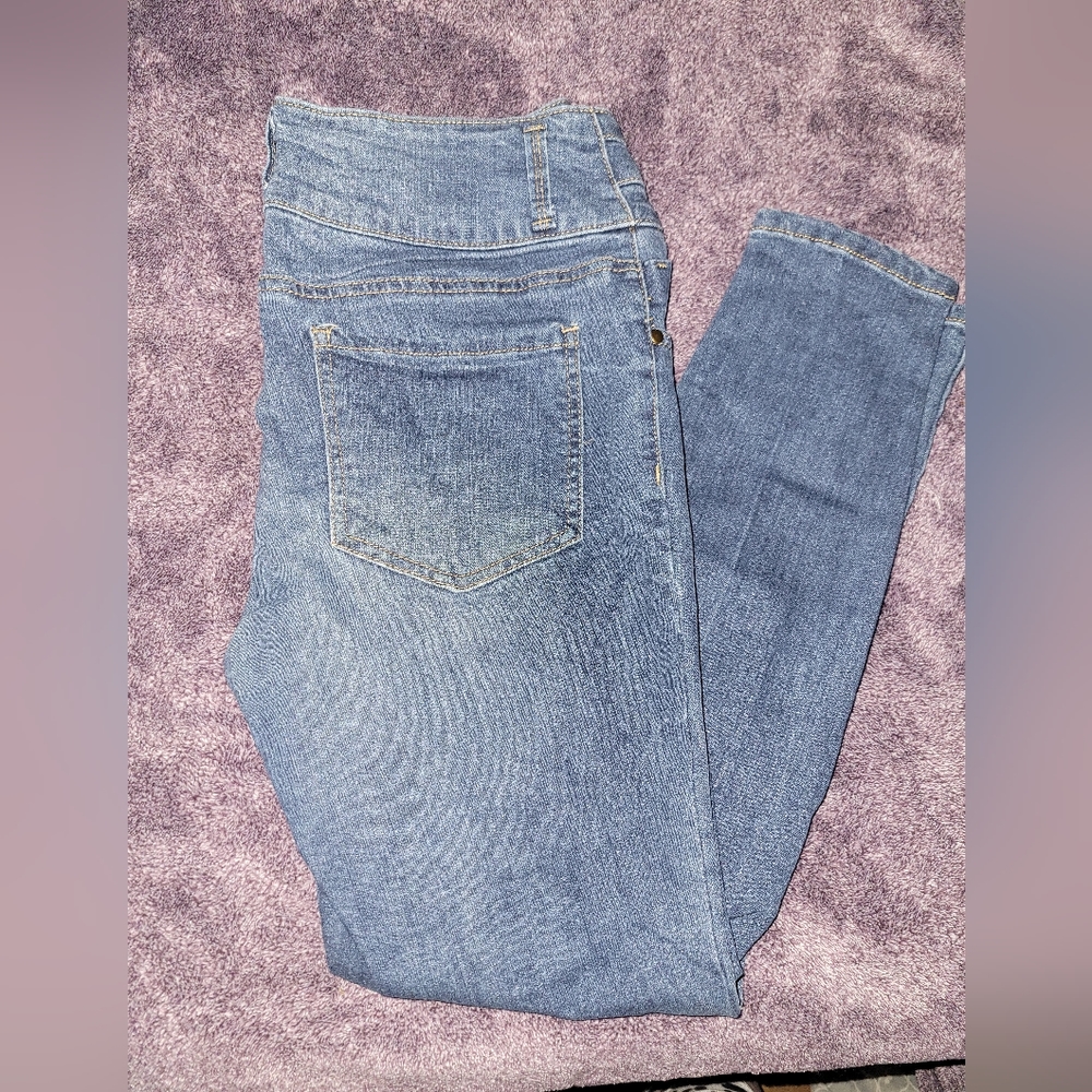 D. Jeans Women's Size 8 Skinny Jeans